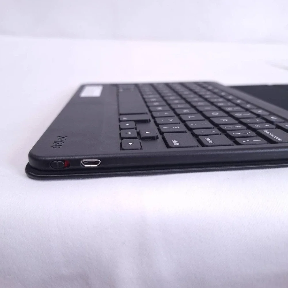 ZAGG Messenger Universal‎ 8